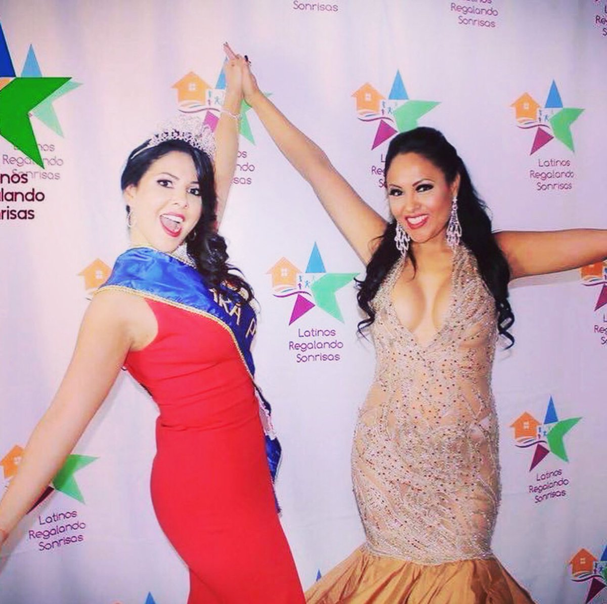 joinamate's tweet image. Como Orgullosa Princesa de “Latinos Regalando Sonrisas“ estamos recaudando juguetes ACOMPÁÑANOS ESTE VIERNES
8 de Diciembre 5pm en “ La Antigua Hacienda “  REGALANDO SONRISAS Acompáñanos en el 2341 s Pulaski / Ogden @jenniferguevaratv @mary_makeupartistry