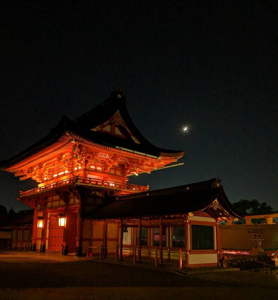 Snubs's tweet photo. Deserted Fushimi Inari Taisha with a bright crescent moon overhead ⛩️🌙
.
.
#temple #shrine #japan #japantravel #traveljapan #SnubsInJapan #japantrip #discoverjapan #japantravelcom #instagramjapan #japanawaits #japanloverme #japan_night_view #visitjap… https://t.co/LFy1WBvhuq https://t.co/Z9m9rUNGki
