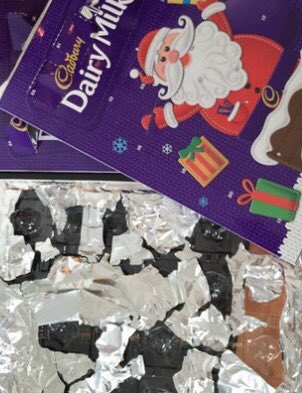 LindseySteward_'s tweet photo. Lol. When Christmas hasn't arrived yet and your already on your 3rd advent calendar. #Christmas2017 #AdventCalendarProblems #delicious https://t.co/E5X5NZVKr7