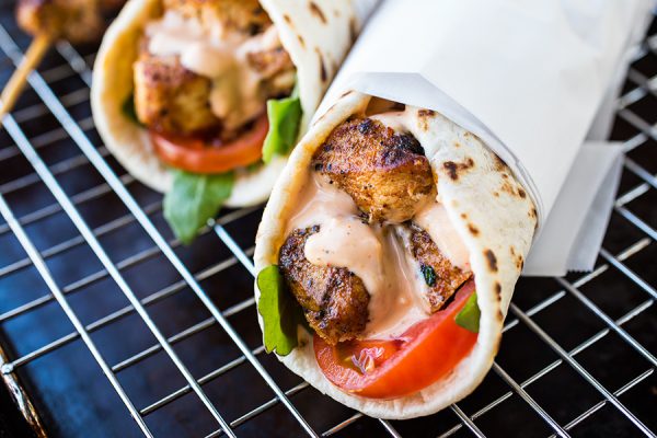 momfuse's tweet image. Grilled Lemon Chicken Flatbread Wraps with Spicy Garlic Sauce

#ChickenBread #ChickenFlatbread #Grilled #SpicyFood #Food #ChickenGarlicSauce #Yuumy