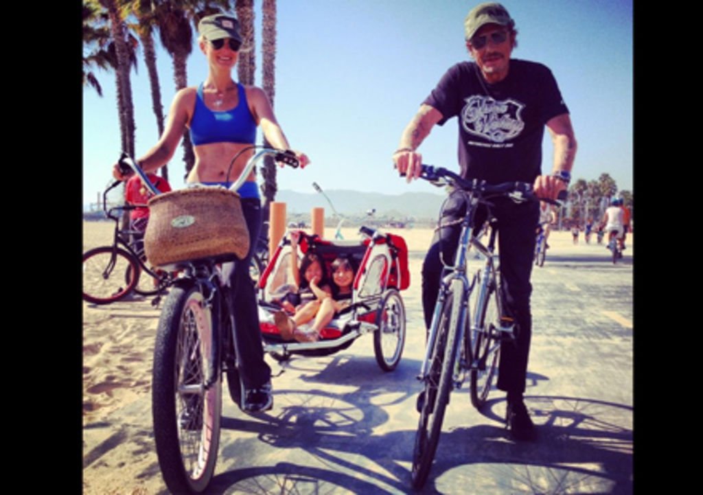 Rip #Johnny l'idole de toute une génération! 
Notre hommage vélo à #JohnnyHalliday