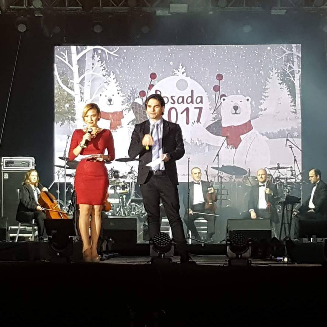 washitto's tweet photo. @zelenny La mejor y más bella CONDUCTORA de la #PosadaMultimedios😍👏💖🙋🏼🎄🎅🎉🥂felicidades por tu labor en el patronato del INCAN🙏te he visto en varias notas en telediario,bien trabajadora☺👏si en algo se puede uno sumar,aportar,aquí estamos👋🙏(es el suéter que te regalé??🙊😳👉👈) https://t.co/pwSVVSD28S