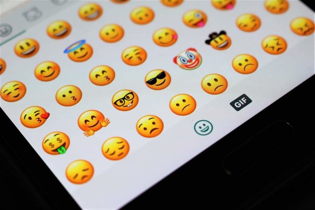 BenjamGruber's tweet photo. Aufregendes E-Mail-Marketing? Emojis richtig nutzen oder eine Generationenfrage!? 🤷‍♂️🤷‍♂️🤷‍♂️ https://t.co/Sj8j8I9UwG https://t.co/V3pryy7NEV