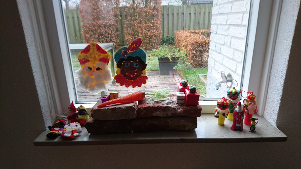 martondepinth's tweet photo. Genoten van een heerlijk avondje met pepernoten, cadeaus en sfeer #Sint2017 https://t.co/1FmoAbTOZS