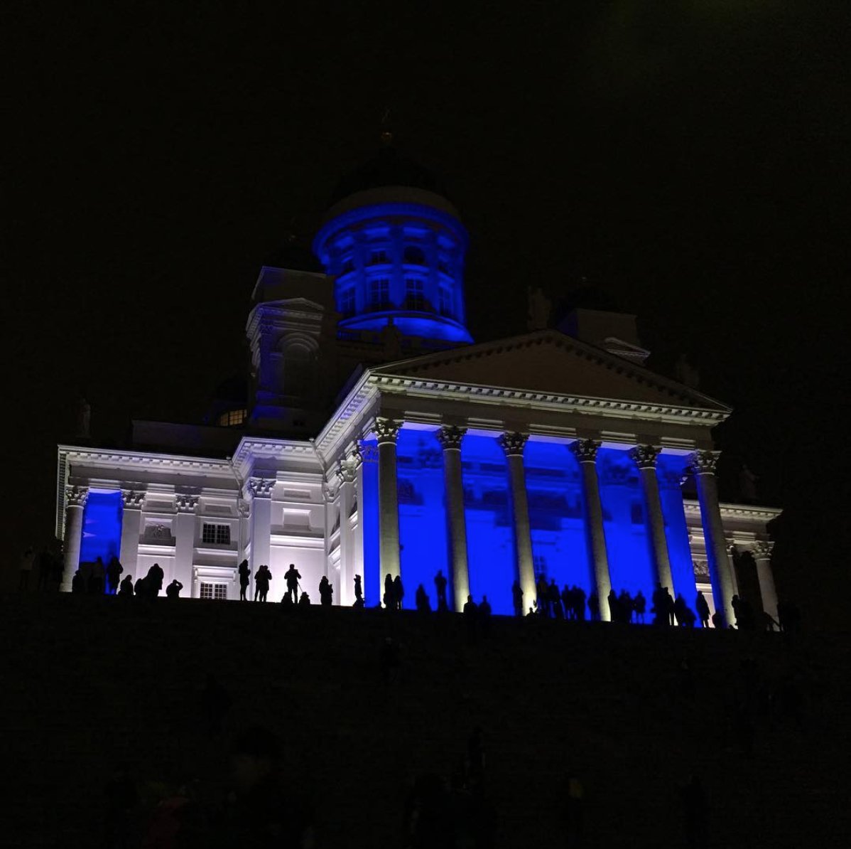 VisitHelsinki's tweet photo. Happy 100th Birthday Finland! Hyvää Itsenäisyyspäivää! 🇫🇮🇫🇮🇫🇮
📷: lallaanara (IG) #helsinki #finland #suomi100 #onneasuomi https://t.co/hCLnJLTsbK