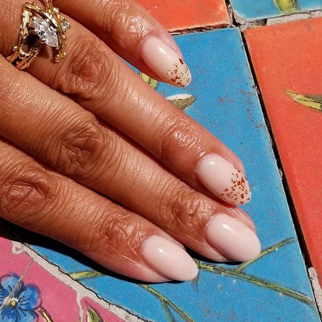 OPI_ZA's tweet image. Let your nudes shine bright! Nothing like a touch of gold to bring on the glam! @nailsbyraven layered #MyVampireIsBuff and #PutItInNeutral to create this pretty #OPINailArt look 😍 #OPIObsessed #LoveOPI