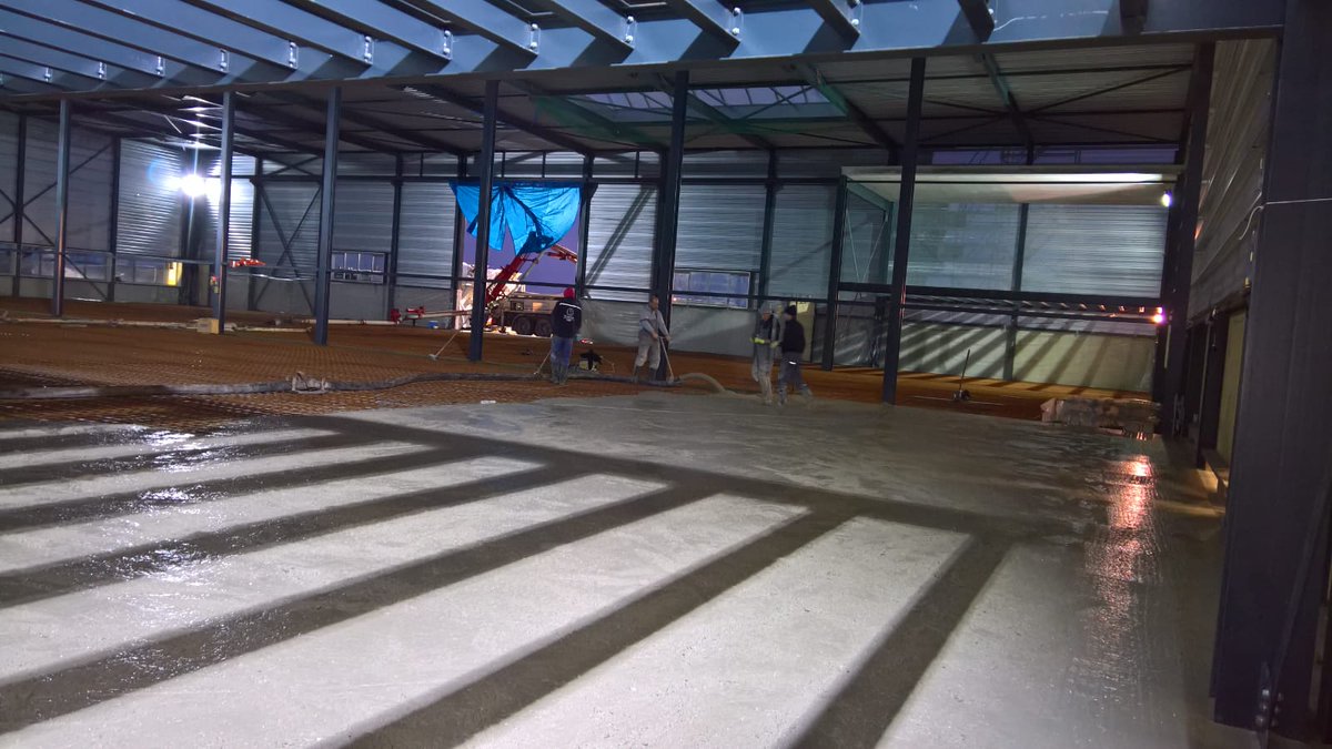 Frankema_NL's tweet photo. #Betonstort uitbreiding Wevano Emmeloord, ca. 2.000 m2 / 400 m3 i.o.v. @CHKBouwBV, m.m.v. @NbcLeek &amp; @IJB_Groep. https://t.co/rJujg6VaIU