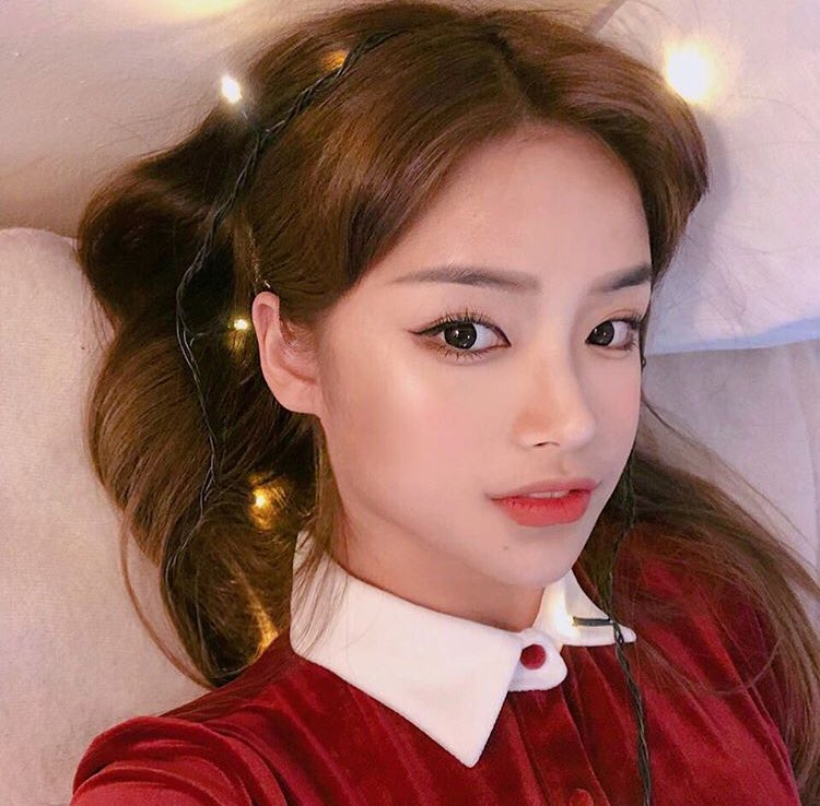 itoitodayo's tweet photo. Kドル含め韓国の子達のメイクは下まぶた目尻側にシャドウかラインを引くアイメイクがとっても多くてかわいいんですよね……デカ目効果なのかアンニュイな目元にするためなのかはわからないけど好き https://t.co/oUzm2xwaft