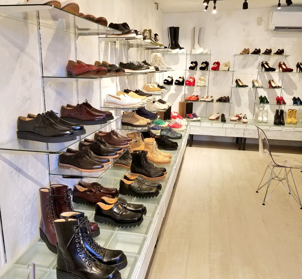 Yutaka_w_drum's tweet image. 今日はリハの前に
DIGOUTさんのショールームにおじゃましました👟カッコいいのいっぱいでまた欲しくなっちゃった〰☺
#DIGOUT