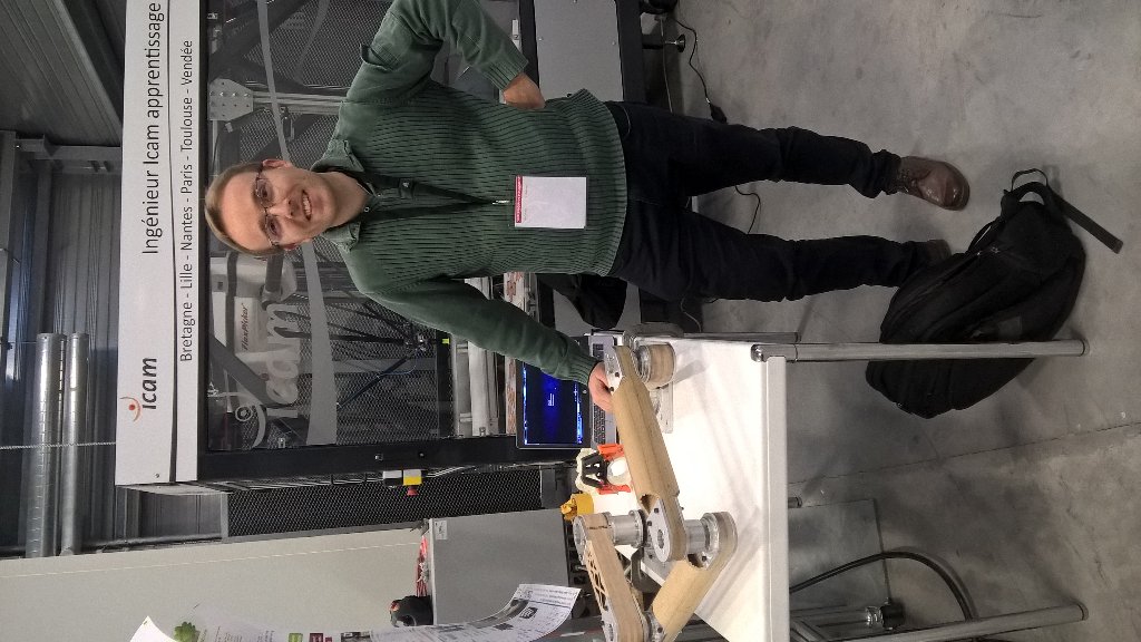 sbriot_bzh's tweet photo. Au salon #innovdia à la roche / yon sur stand #icam avec le #robot #robecolo #ecoconception @LaboLS2N avec V. Bégoc https://t.co/DSh4vFnN0u