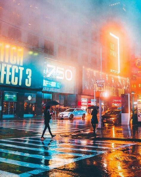 RinconesNY's tweet photo. Así son las noches de lluvia en Broadway Avenue 🗽❤️☔️ https://t.co/Lzj8mGBnwP