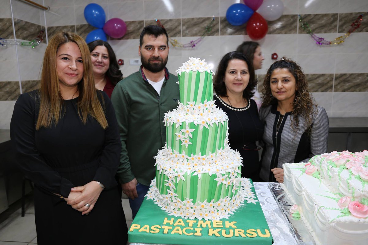 hasankemal0707's tweet image. Hatay Büyükşehir Belediyesi (HBB) Kültür ve Sosyal İşler Dairesi Başkanlığı tarafından HATMEK’te ücretsiz meslek ve hobi olarak verilen Pastacılık Çırağı Kursu’na gelen kursiyerler kurs sonu etkinliği gerçekleştirdi.
@DocDrLutfuSavas @HatayBSB #HATMEK
bit.ly/2iYQAbv