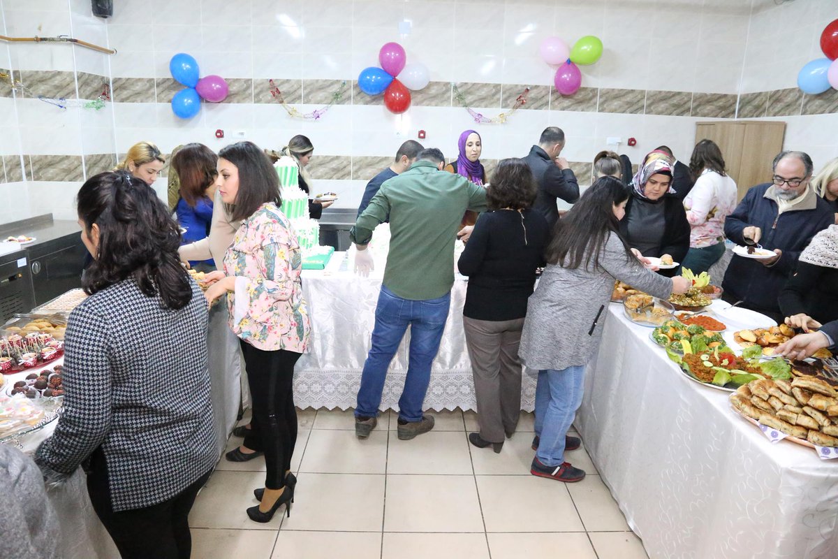 hasankemal0707's tweet image. Hatay Büyükşehir Belediyesi (HBB) Kültür ve Sosyal İşler Dairesi Başkanlığı tarafından HATMEK’te ücretsiz meslek ve hobi olarak verilen Pastacılık Çırağı Kursu’na gelen kursiyerler kurs sonu etkinliği gerçekleştirdi.
@DocDrLutfuSavas @HatayBSB #HATMEK
bit.ly/2iYQAbv