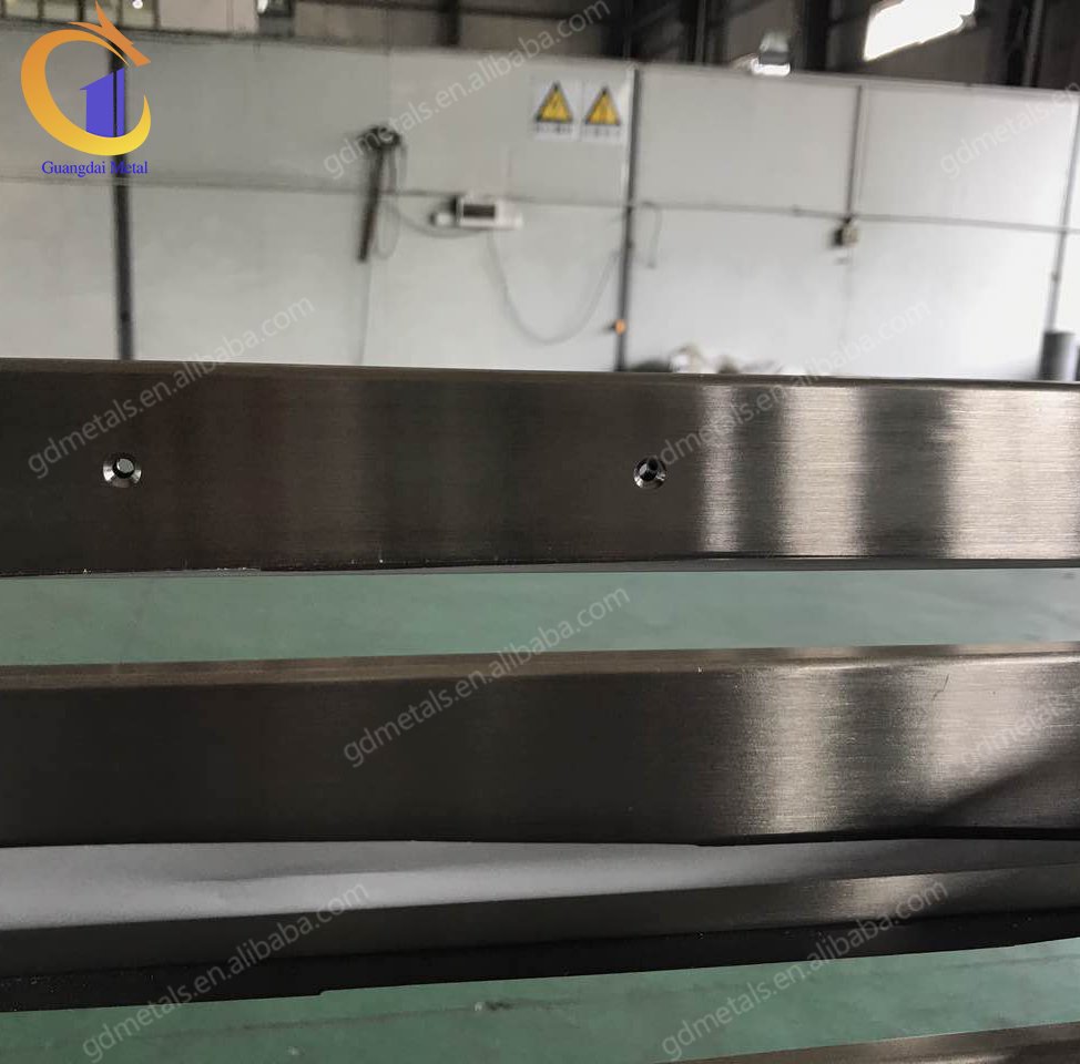 bryant_lithium's tweet image. dubai furniture table leg making in G.D.Metal.