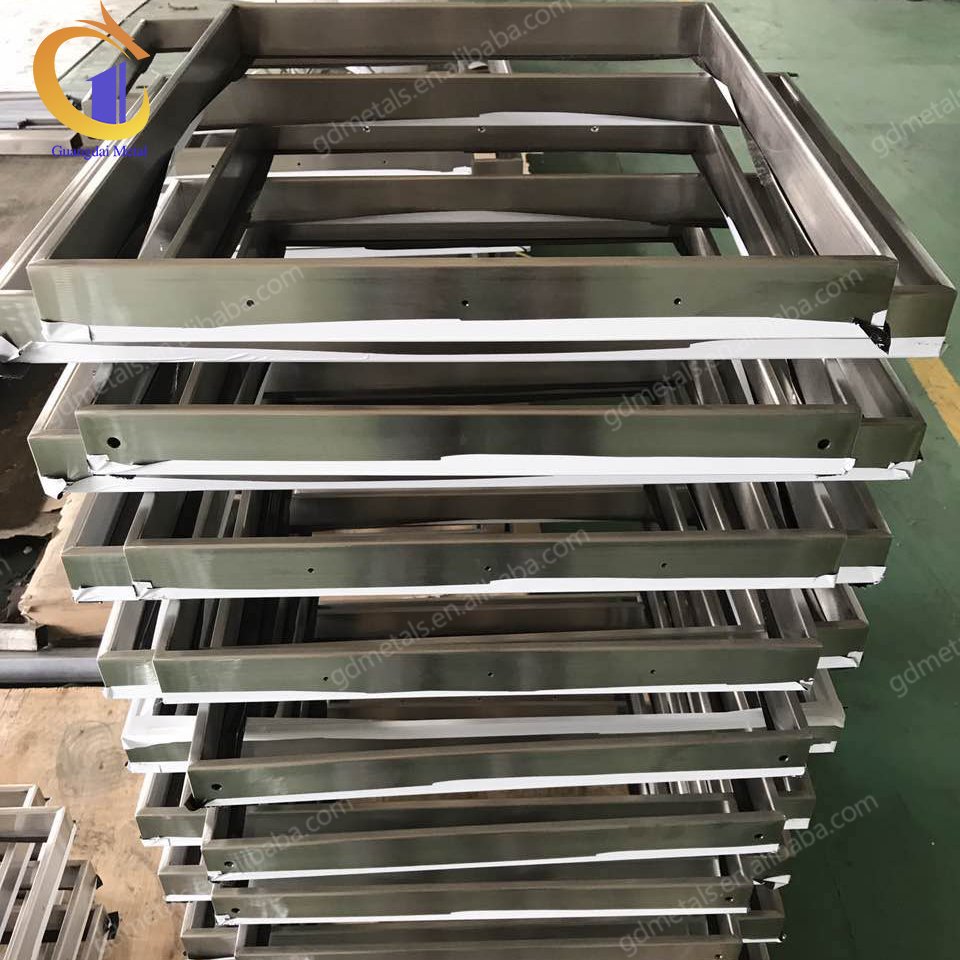 bryant_lithium's tweet image. dubai furniture table leg making in G.D.Metal.