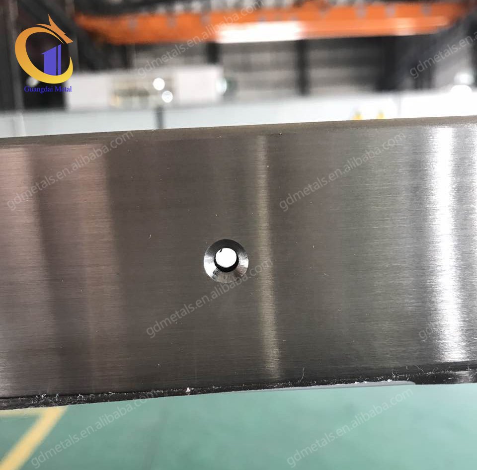 bryant_lithium's tweet image. dubai furniture table leg making in G.D.Metal.