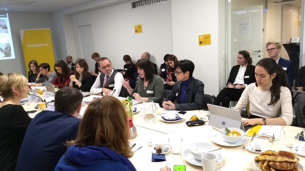 eaHealthEU's tweet photo. Researcher Louise Dye: "The issue is looking at good health behaviours and getting those to the poorest members about our society" #eaDebates https://t.co/nqQMyWJWmq