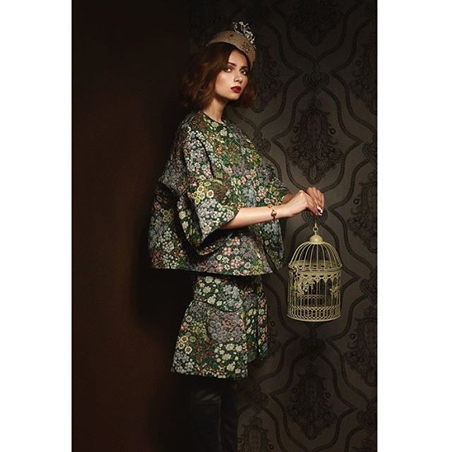 Maravilloso editorial de @AmenityFashion en el que se encarga <a href="/RaquelTG/">Raquel Trejo Garrido</a> del #estilismo
mibuh.com
#jewels #moda #complementos