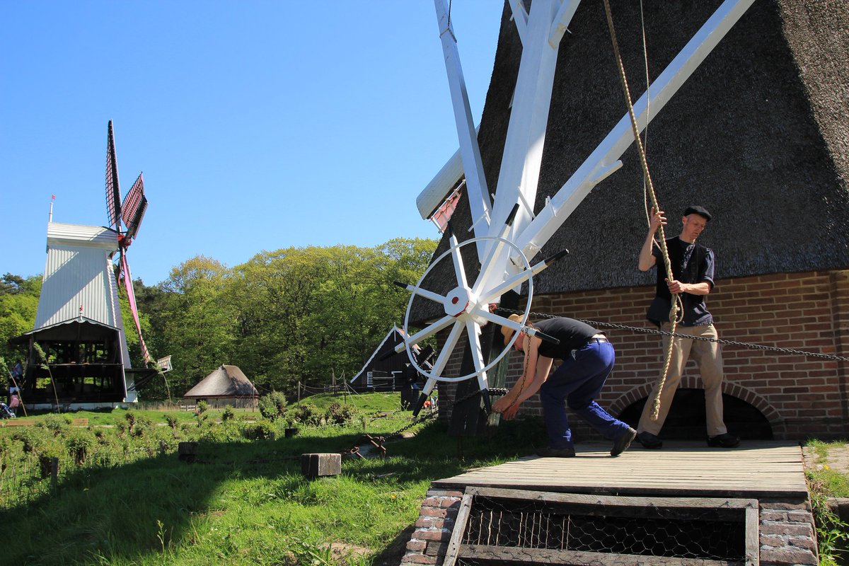 Naar verwachting zal <a href="/UNESCO/">UNESCO 🏛️ #Education #Sciences #Culture 🇺🇳</a> deze week het ambacht van de #molenaar inschrijven op de Representatieve Lijst van Immaterieel Erfgoed. Lees de vijf meest gestelde vragen over deze inschrijving via goo.gl/nEcDzh.