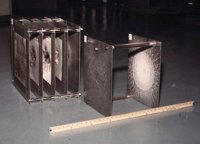 ToughSf's tweet image. #toughsf
Whipple Shielding is how you defend against #hypervelocity projectiles.
The kinetic energy released when striking the first plate is great enough to shatter the projectile into tiny pieces. This debris doesn&apos;t penetrate much further.