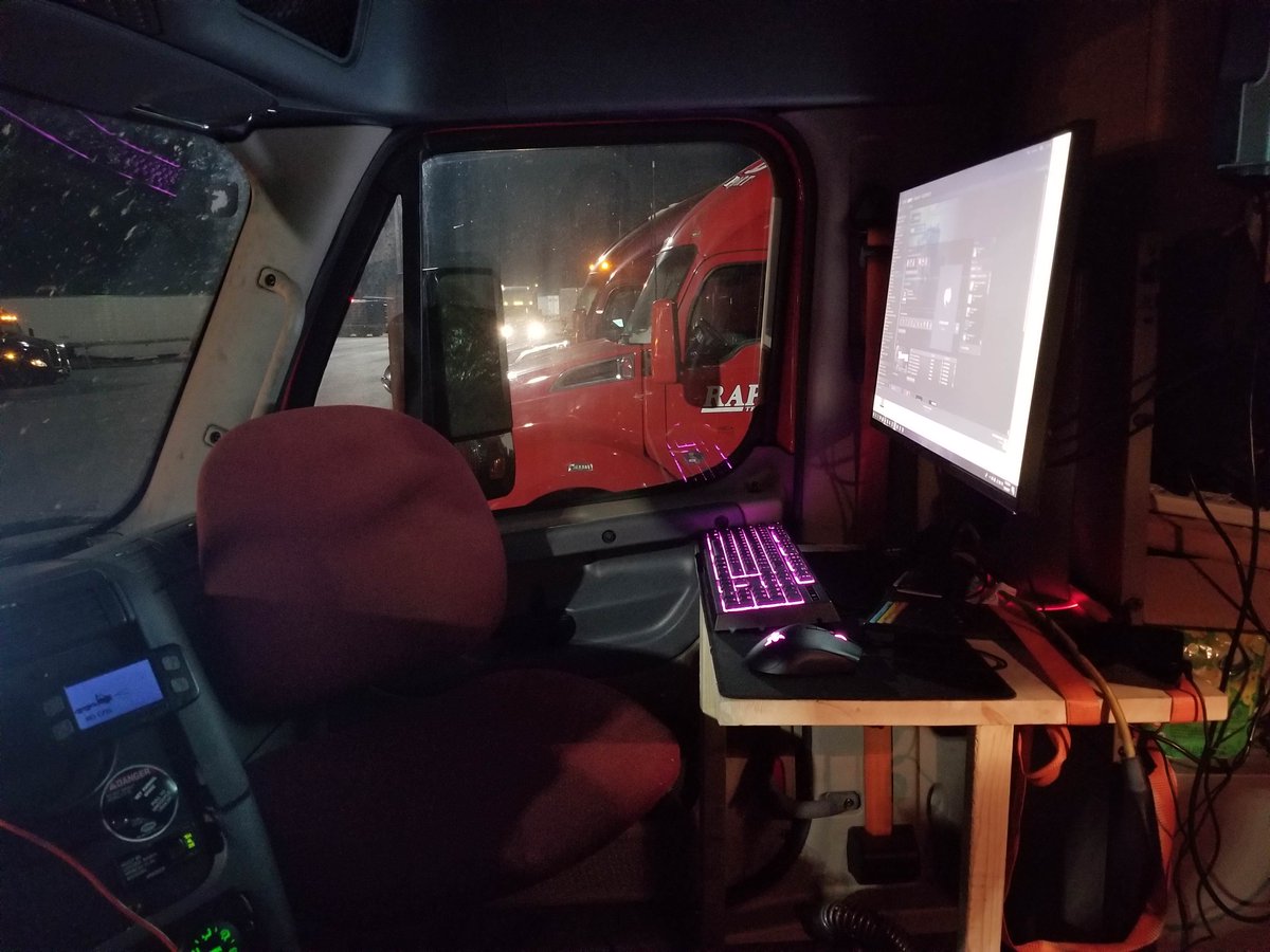 Razer's tweet photo. Keep on truckin' 🚛 /u/BudgieBeater

https://t.co/pD2DHX3G8K https://t.co/Zsz5JmeB7V