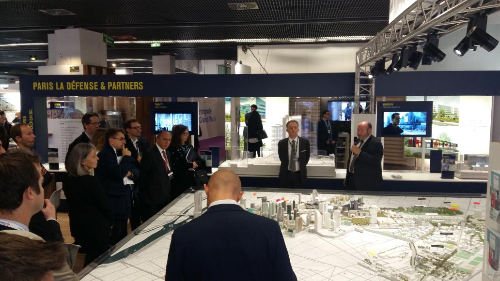 Suivez @ParisLaDefense tweet media