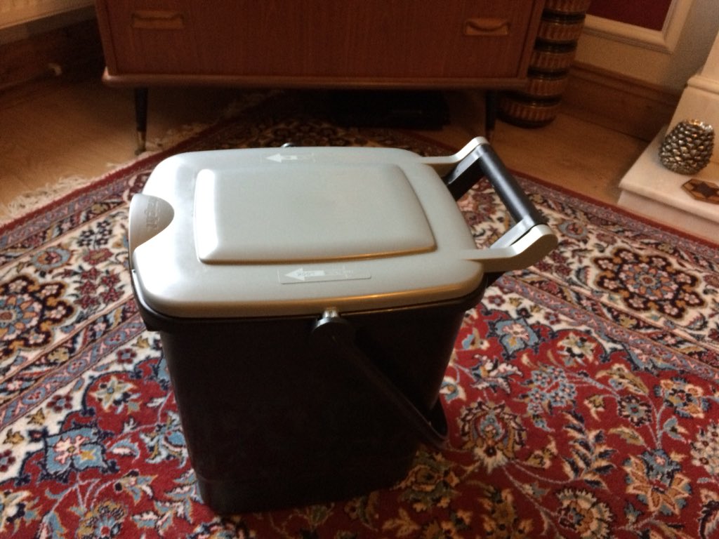 baronjohn74's tweet photo. Happy Christmas to me... Kitchen compost bin just arrived... Rock & Roll #kitchencompost https://t.co/X2r5FJi5ma