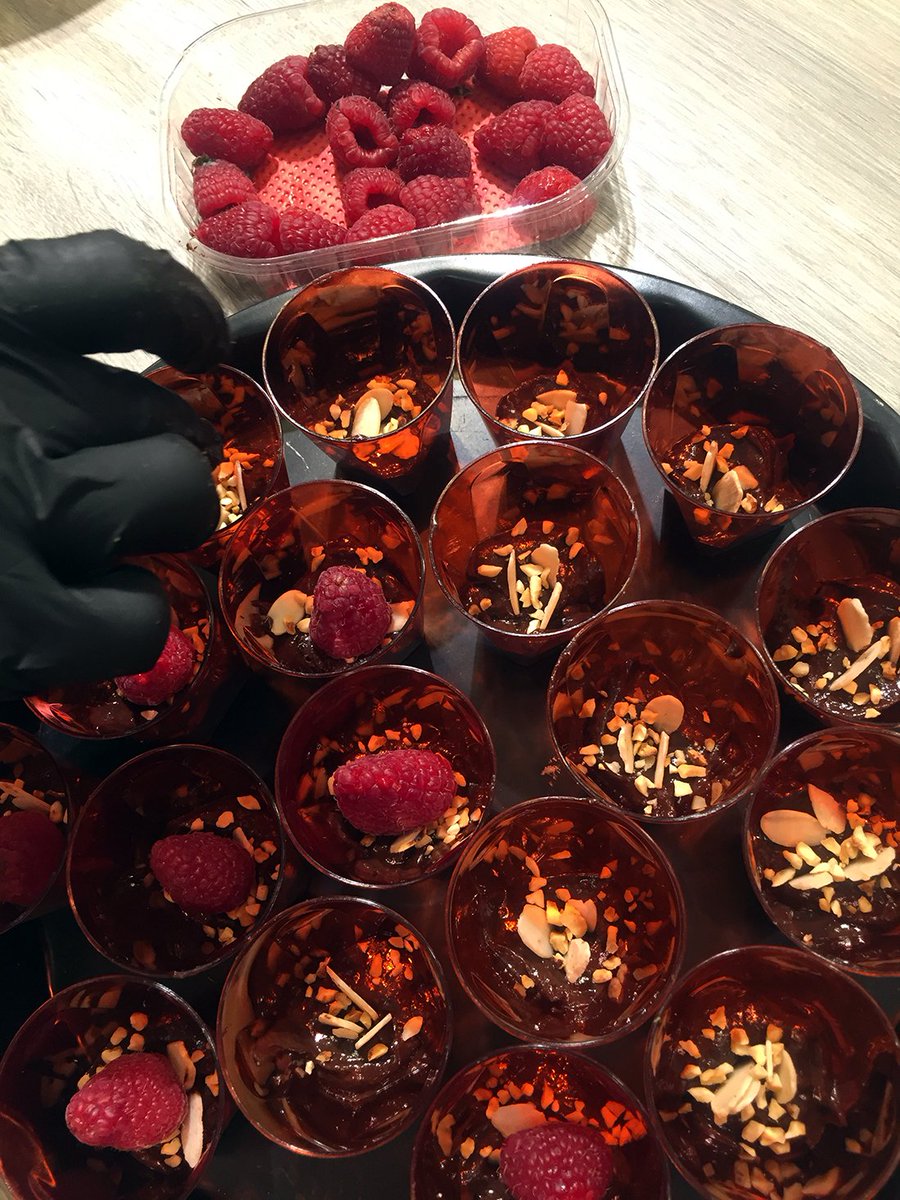 scavolini's tweet photo. Menù delle Feste proposto da @Clarapasticcia e @SaraDrilli allo #ScavoliniStoreComo: alberelli di pane croccanti da accompagnare con golose mousse e bicchierini di ganache al cioccolato aromatizzata all’arancia, guarniti con biscotti e frutta secca. #iFoodinStore @iFoodit https://t.co/NR0QBotOv3
