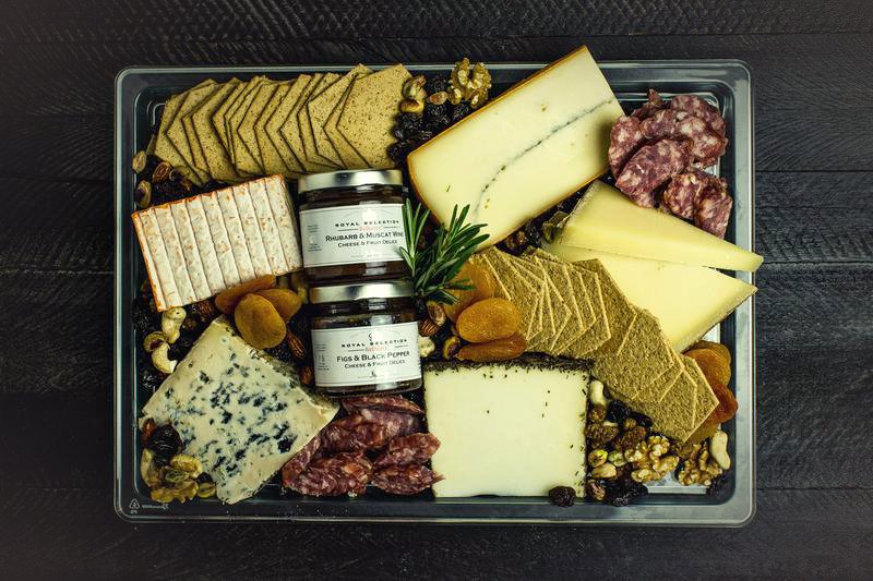 Belberry's tweet photo. Delicious cheese platter <3 Yummie! #jacobsons #canada #cheeseandfruit  #belberry #finefoodcreators https://t.co/p4WrKcU4kL