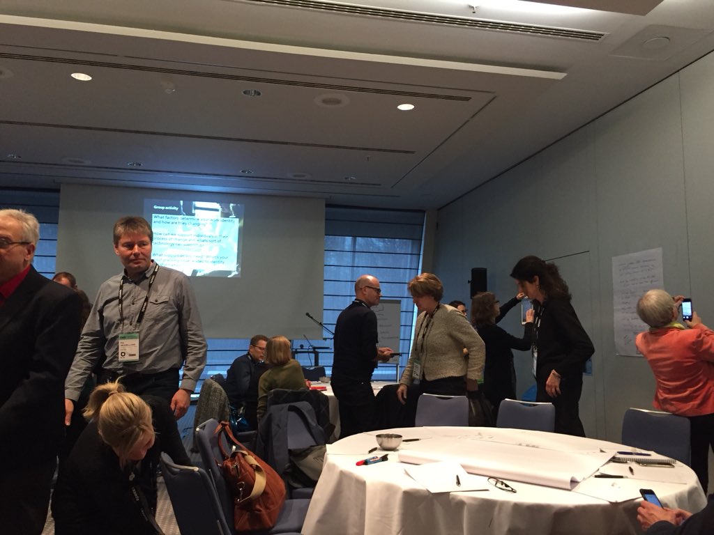 AndersNrgaard4's tweet photo. The changing World og work. Spændende workshop på OEB17
Det store spørgsmål er, hvad påvirker vores “work identity” og hvordan klare vi forandringerne når verden omkring ændre sig i høj hastighed? #ucl_OEB17 https://t.co/Bwvat5LxCH