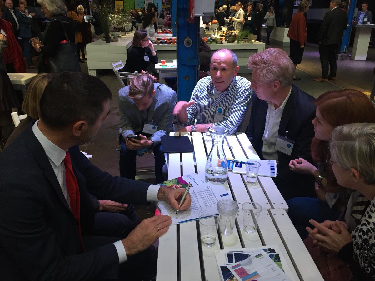 PaulBlokhuis's tweet photo. Bij @zorgpact in gesprek over werken in o.a. de GGZ. Mensen die echt gaan voor hun vak. Mensen die af willen van overbodige administratie. Net als wij. We gaan er verder mee aan de slag. Met hen! Ook om de zorg aantrekkelijk te maken voor de nieuwe medewerkers die zo nodig zijn. https://t.co/c97iX1T0UE