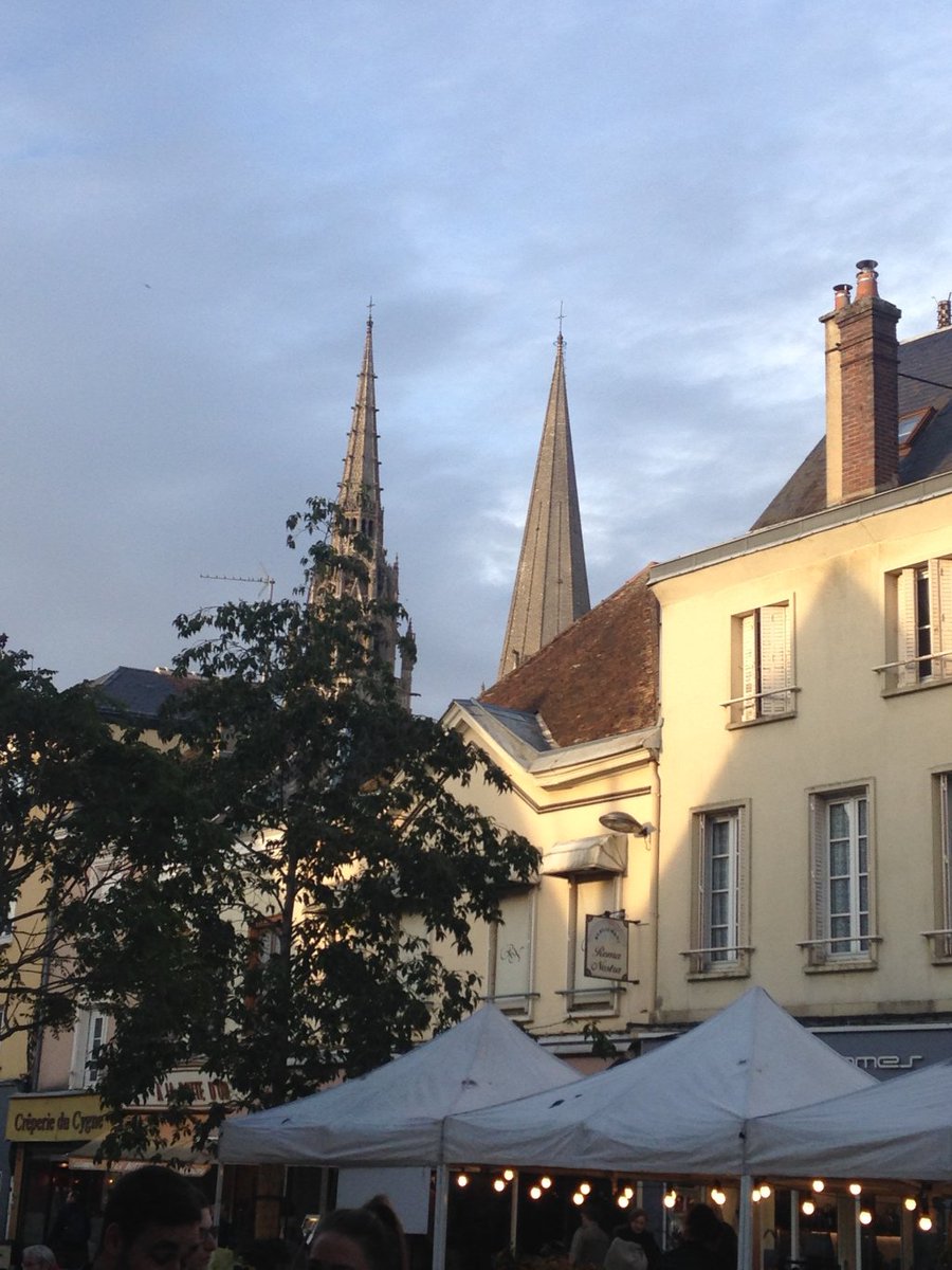 virees_ia's tweet photo. Il est venu le temps de la cathédrale de Chartres https://t.co/fcfbmgl0up https://t.co/nc2PfdlFMe