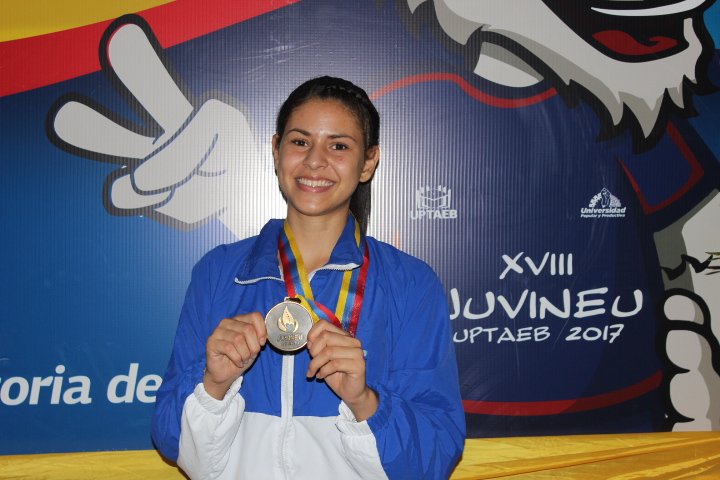 enahpiutoficial's tweet photo. Nomis Rodríguez nuestra estudiante atleta  fue premiada con una medalla de bronce ocupando el 4to lugar en kumite categoría -61kg  #JuvineuSomosTodos #ENAHP @profesornaranjo @MinEcoFinanzas @SimonZerpaD  #19AñosDeVictoriaPerfecta https://t.co/QWGrO5Y2At