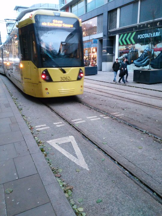 proogs's tweet photo. Crazy new 'bike lane' sharing with tramlines and trams in Manchester! @mancitycouncil @gmloveyourbike @gmcycling https://t.co/5tJdhEThtZ