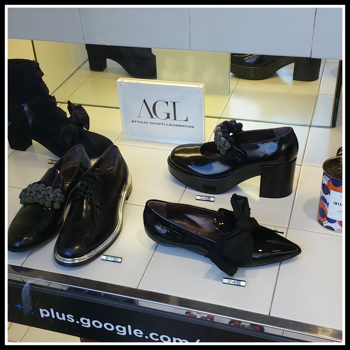 YohannShop's tweet photo. AGL 😍😍😍

@YohannShop #Caen #Deauville #Rouen #LeHavre #Paris #mavillecaen #Shoes #sneakers #tennis @love #Normandie #calvados #mode #fashion #fashionblog 
#fashionbloggers #fashionstyle #swag https://t.co/F3MEUp0er7