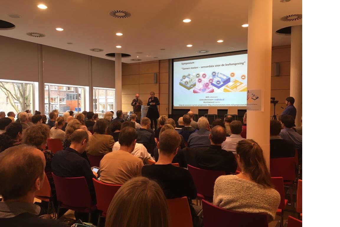 Overheden en burgers delen milieumetingen via nieuw dataportaal bit.ly/2jZeUGZ RIVM presenteerde het portaal tijdens het Symposium <a href="/samenmeten/">Samen milieu meten</a>
