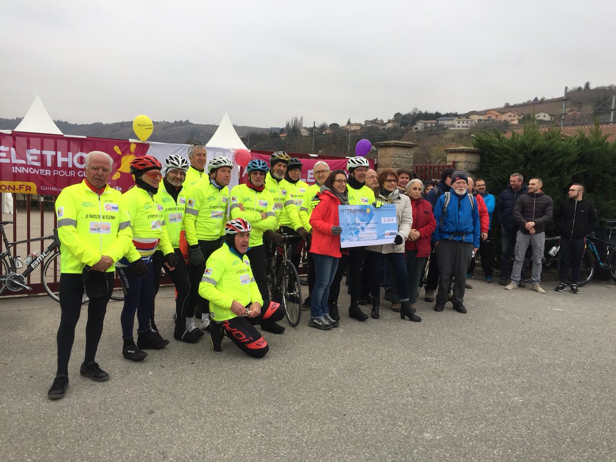 ASGE_DA's tweet photo. Après 117km autour de la CNPE de ST Alban voici l’instant protocolaire, la remise du chèque. À Demain https://t.co/JYUVM1Urhc