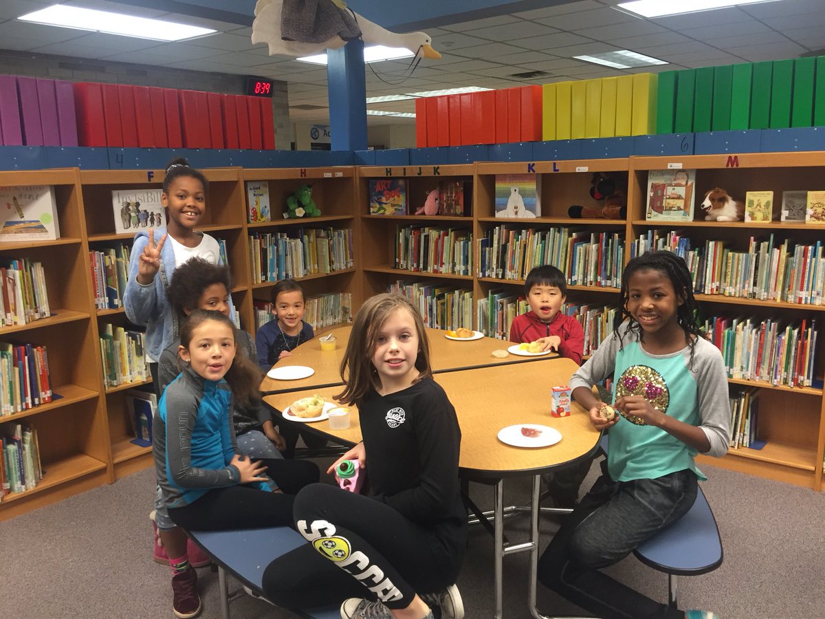 Such a great turnout at our Dec Pastries with Parents, thank you to all our volunteers for putting together such a special time with our kids! @HamiltonHawks82