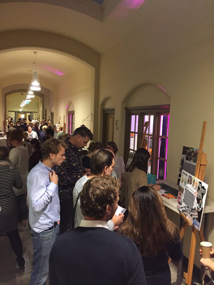 De Muntstraat is omgetoverd in een tijdelijke expositie met de verbeterde #321Co ideeen