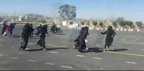 استرجلي يابنت حاشد وخولان 
رجالكم بالحرب صاروا نساوين 

بالسلم تتسلح مشايخ وأعيان 
وفي المعارك يلبسون الفساتين
#صنعاء 
 #الحوثي_يعتدي_على_نساء_اليمن
 #انطلاق_عملية_تحرير_نحو_صنعاء