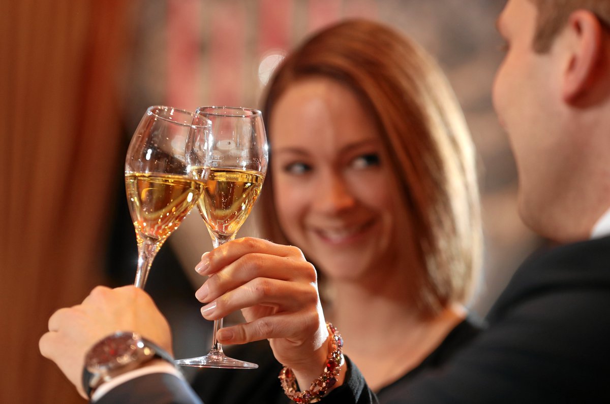 SMGF_2021's tweet photo. Looking for a perfect and special Christmas present for your loved ones? How about a culinary experience at the St. Moritz Gourmet Festival 2018? Tickets are online available on: https://t.co/lnfPFOKsUI https://t.co/U3s4UAakMH