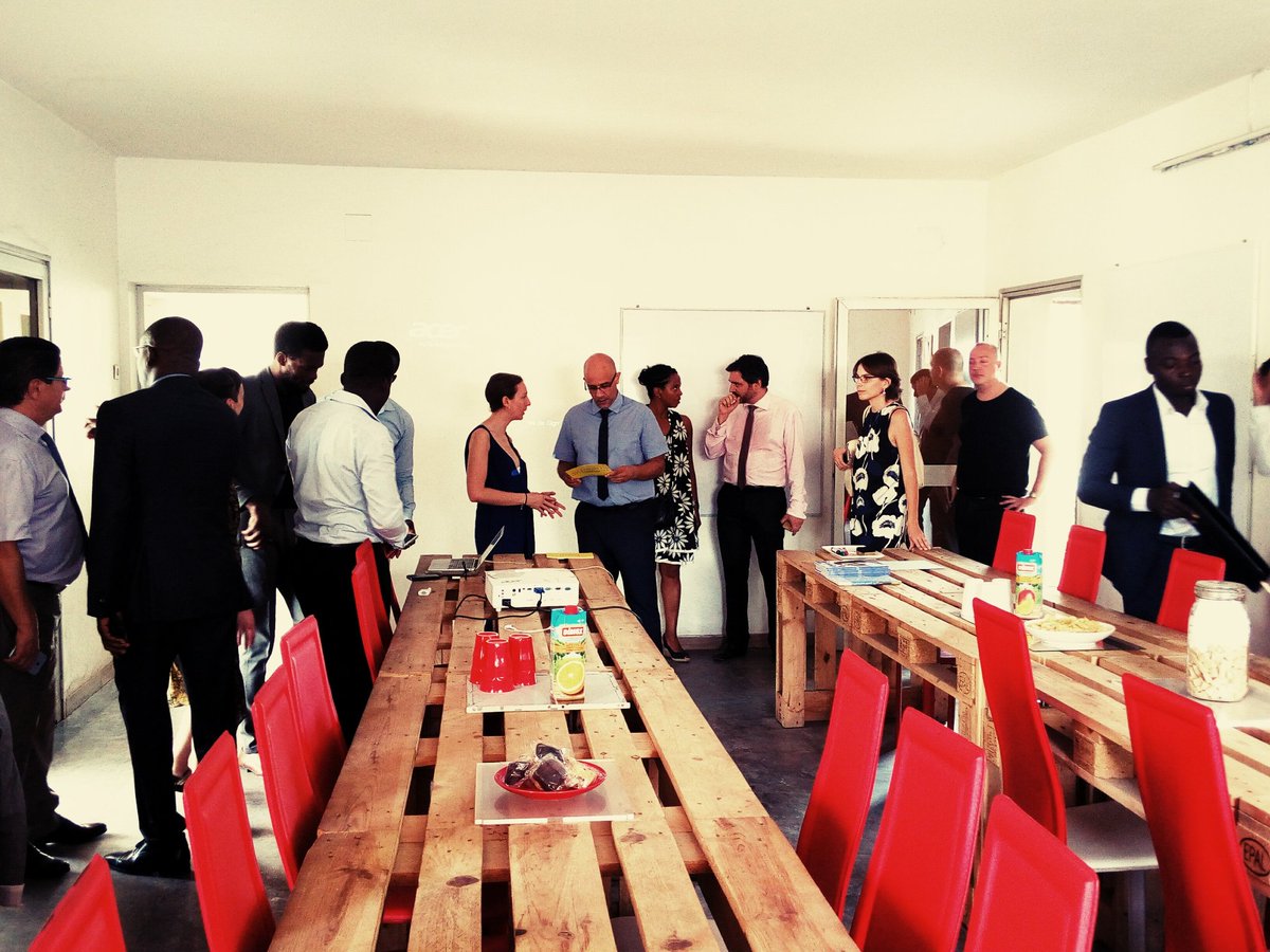 nativ_IS's tweet photo. Visite de L' ambassadeur de @France Marc vizy  à @woelab.  @AmbUETogo @waziupIOT @LUnionEuropenne @senamekoffi @CapitaineFutur @mariekik https://t.co/Ekt0JXPucH