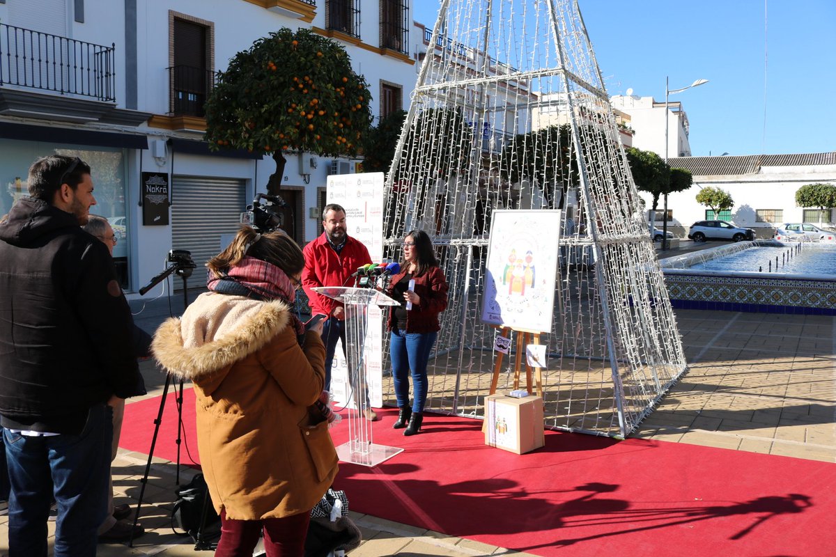 aytoloradelrio's tweet photo. Más de 80 comercios de #loradelrio se adhieren a la campaña comercial especial de #Navidad2017 #compraenlora @Luisa_Cava @AECLO_Lora @jbarquerotena #las5calles https://t.co/DVtkWdkeMM https://t.co/eMIRfvhYnV