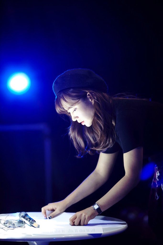 ooswyhoilyn's tweet photo. Happy Birthday 💘💕💙💜 #HappyBdayYuri #MyWishItsYul https://t.co/U1H9i76xLi