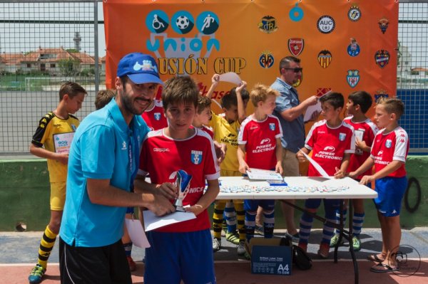 INCLUSIVO | Soy entrenador de fútbol y tengo diversidad funcional cc <a href="/AUCATARROJA/">ATHLETIC CATARROJA</a> @FederacionFFCV <a href="/FDMValencia/">FDM Deporte València</a> bit.ly/2jljjUX