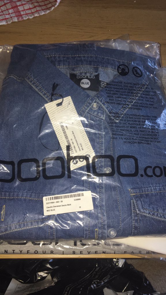 elligarnett's tweet photo. When you order a shirt off @boohoo  and it is nothing like the colour on the website 😡😡😡 https://t.co/DrKn5FaY9l