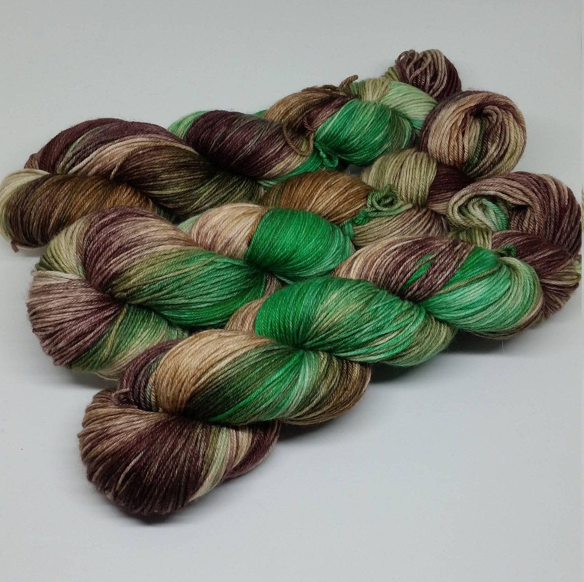 LadyDianaGoth's tweet photo. Sing Me A Song in MCN Sock - Superwash Merino + Cashmere + Nylon
https://t.co/4gCIrRIAFU #supplies #brown #green #cashmere #wool #fingeringsock #weavingtapestry #outlander #sockyarn https://t.co/JDSMkmqPZT