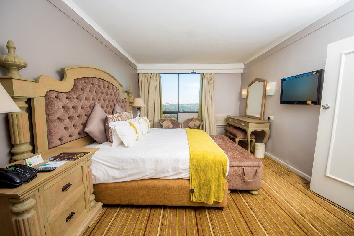 Holiday Inn Zimbabwe tweet media