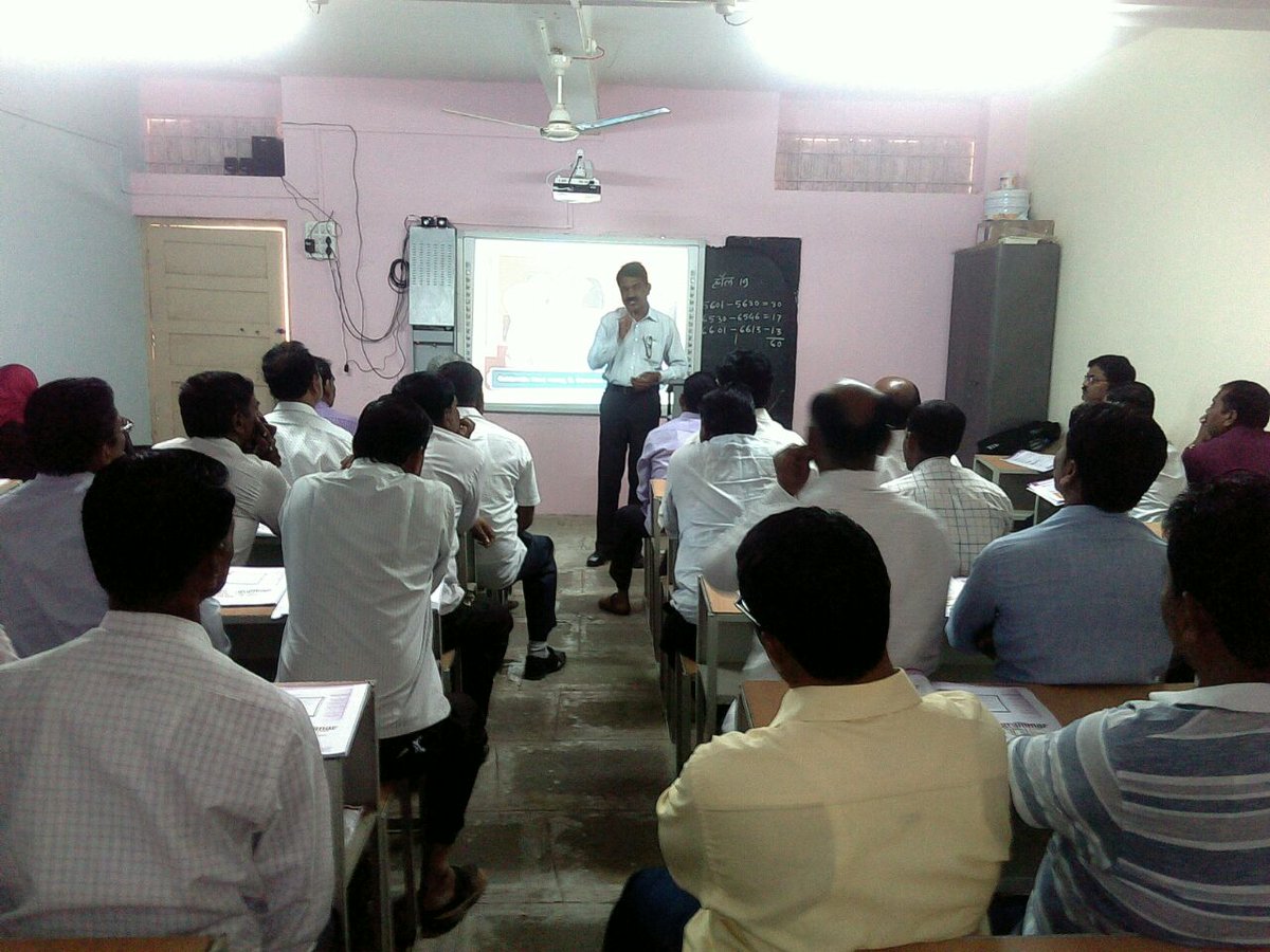 shridhar_44's tweet photo. #RMSACHESS ETF meeting at Ambajogai. Healthy discussion on New English Book std. 9 &amp; Evaluation pattern. https://t.co/jjVnvlDgOS