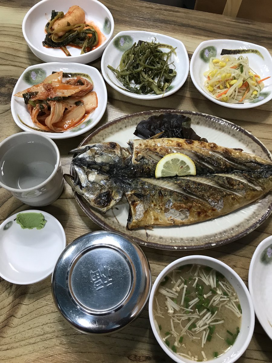 mangwonlife's tweet photo. 또다른 북망원의 히든 횟집 사랑방생선구이막회. 바로 구워져 나오는 생선구이 너무 실하고 알탕마저 깔끔해요. 기본적인 횟집 메뉴 다 있고 뭐든 양 많음. 낚지볶음 추천염   월드컵로29길 8 https://t.co/5plYqcUktl